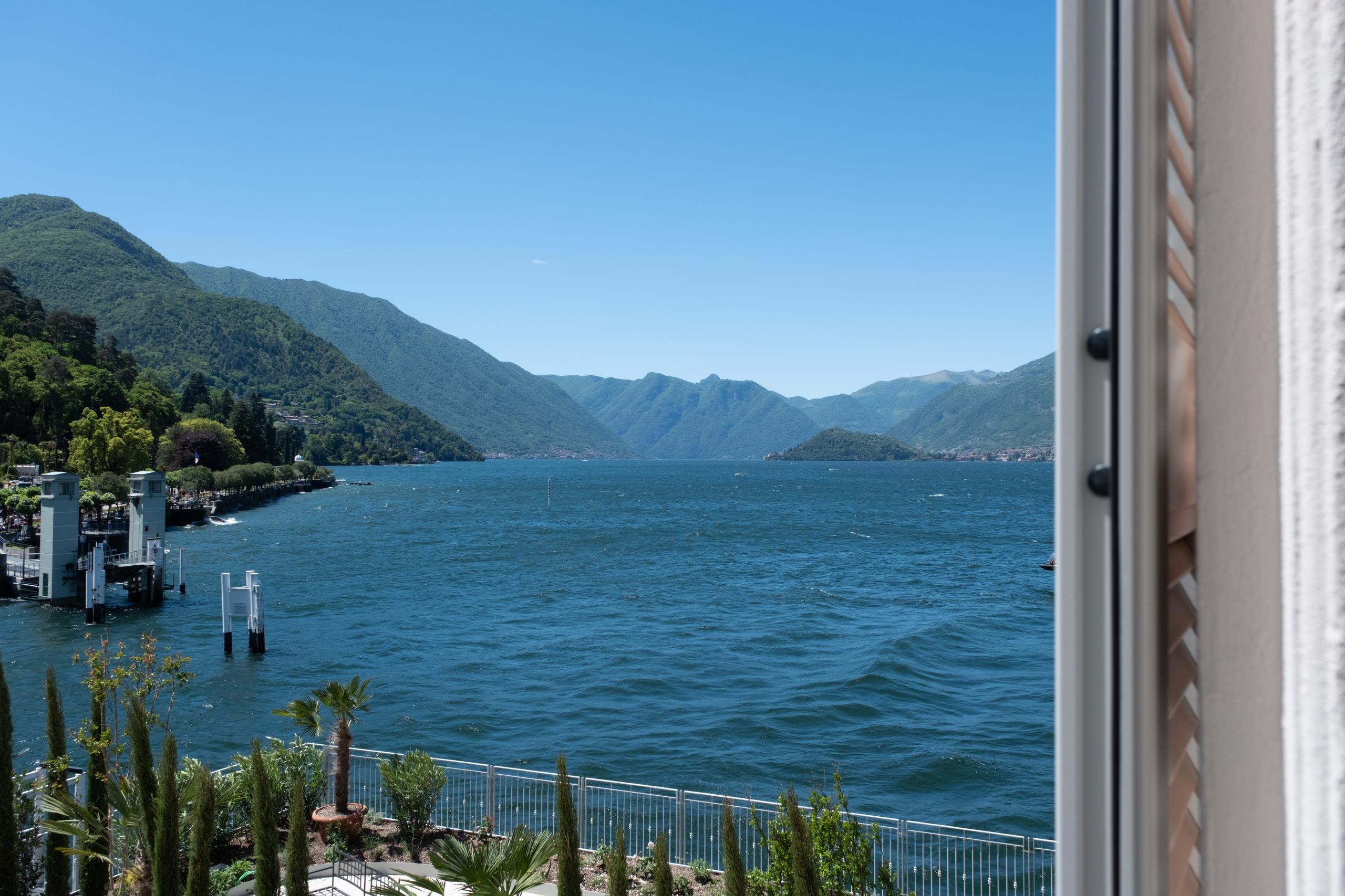 Two-Bedroom Suite, vista sul Lago di Como dalla finestra - Palazzo Genazzini
